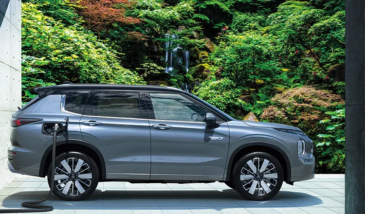 三菱のフラグシップSUV「アウトランダーPHEV」が大幅改良！解説